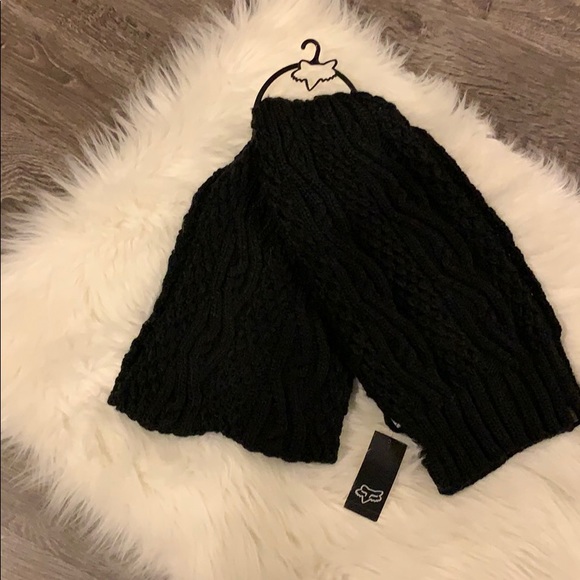 Black Fox Scarf - Picture 1 of 4